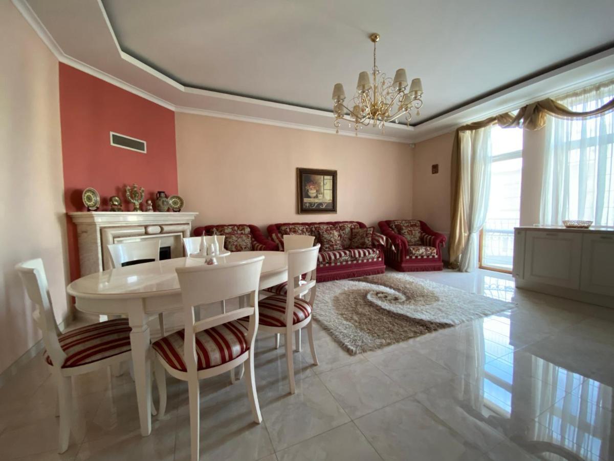 Grand Apartment Lviv Exterior photo