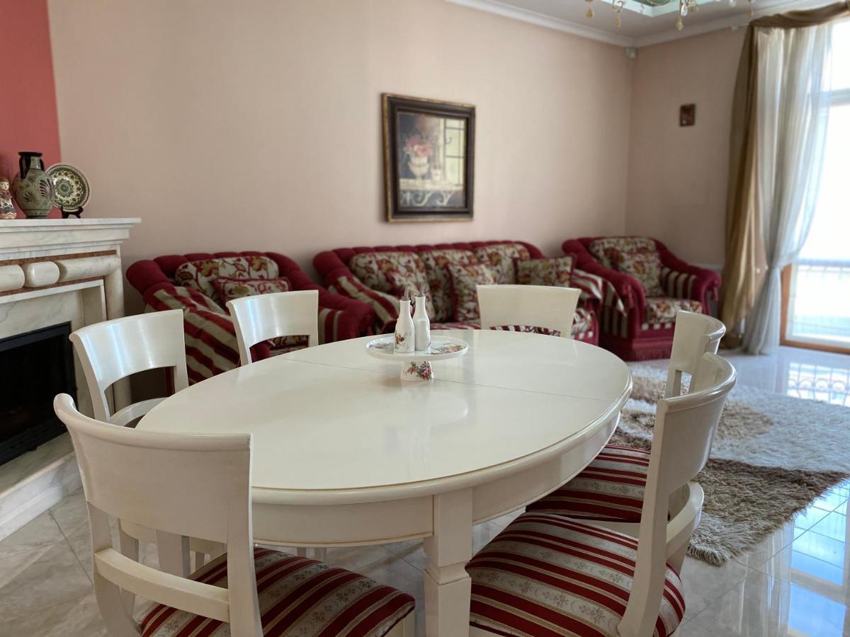Grand Apartment Lviv Exterior photo